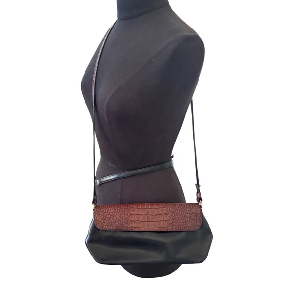 Brahmin Handbags - Vintage Brahmin Daria Crossbody Baguette Y2K preloved ‎ 10x6x3.5" no hang tag